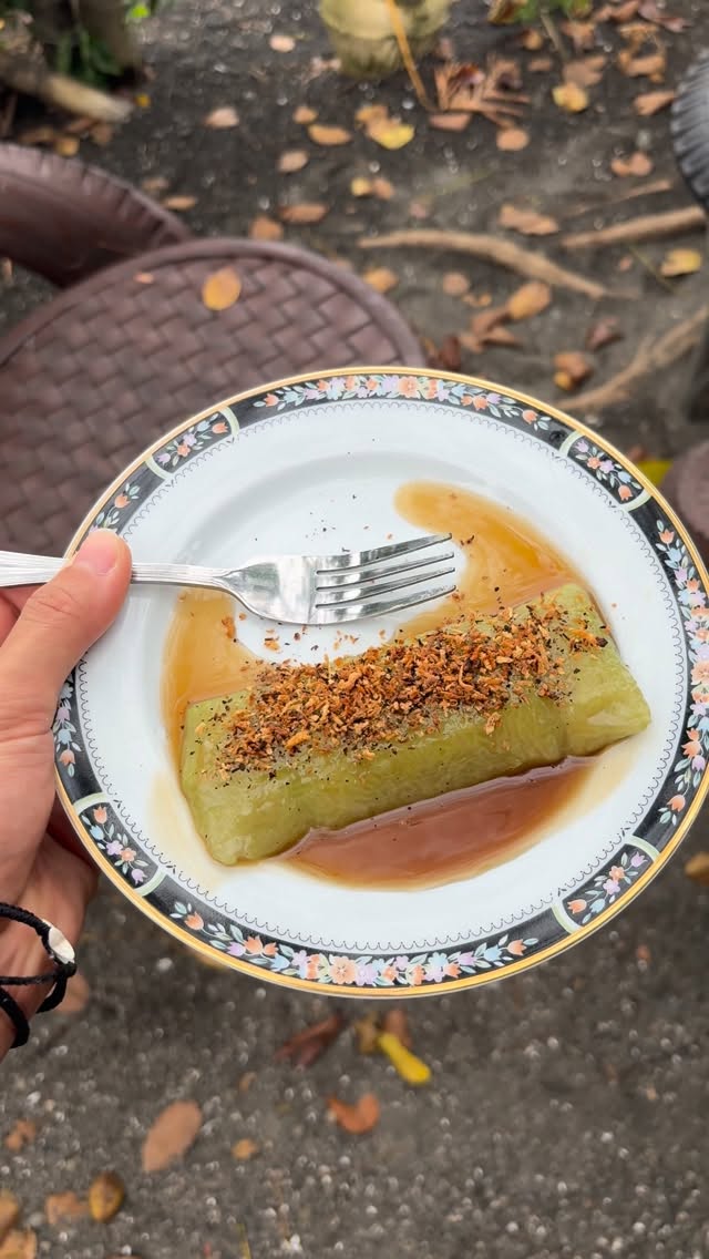 Fresh suman on the lakeshore at Kapusod